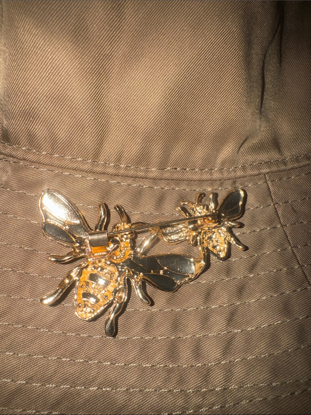 Gold Bee Brooch Set with Amber Enamel Wings - Women Jewelry - Picture 6 of 10